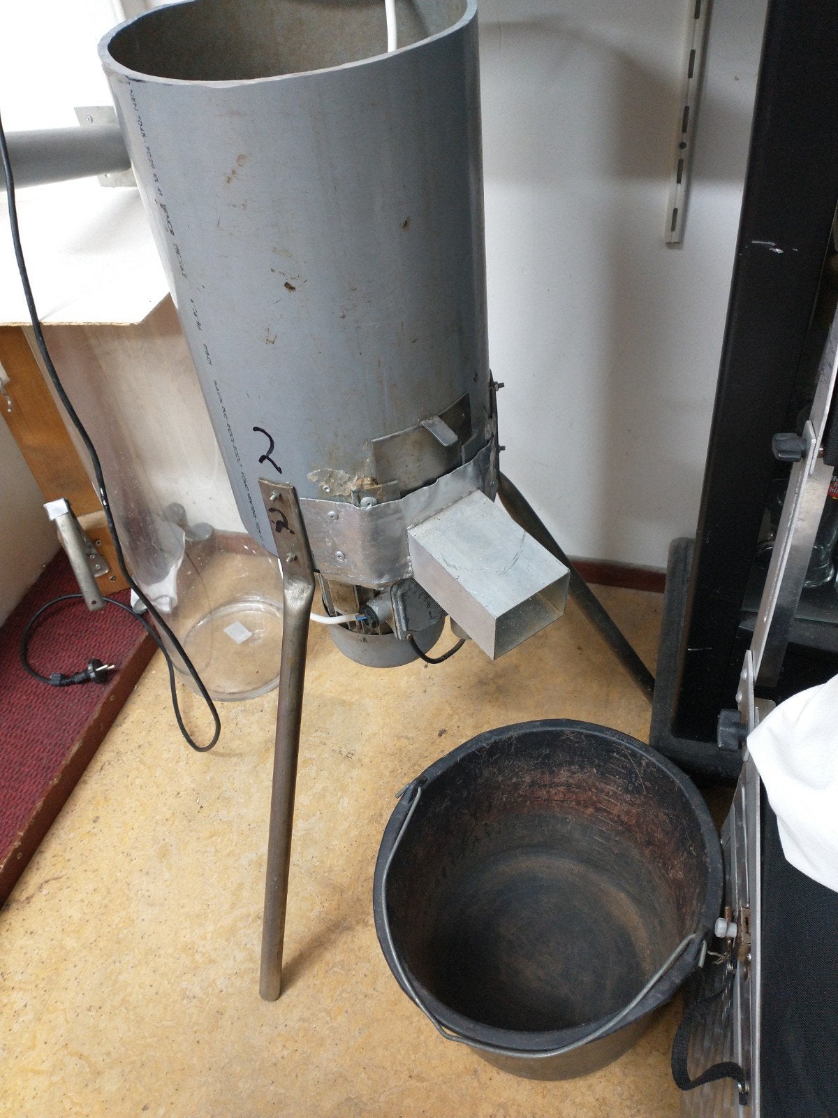 molen om grof visvoer te malen, Ophalen, Molen