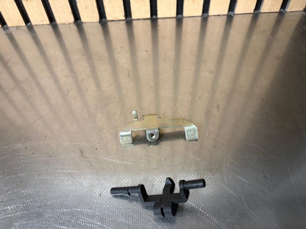 gilera runner benzine tank klep houder, Motoren, Tuning en Styling, Ophalen