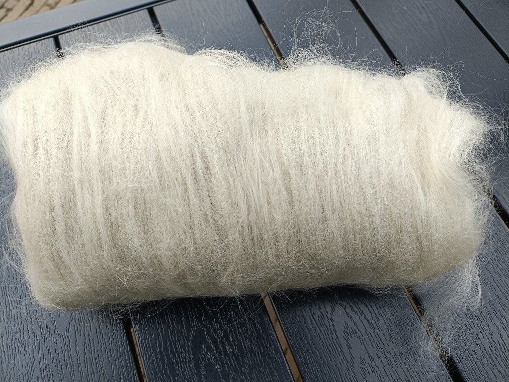 SURI Alpaca wol. Gekaard en ongewassen wit Nog te spinnen, Ophalen of Verzenden, Nieuw, Spinwol
