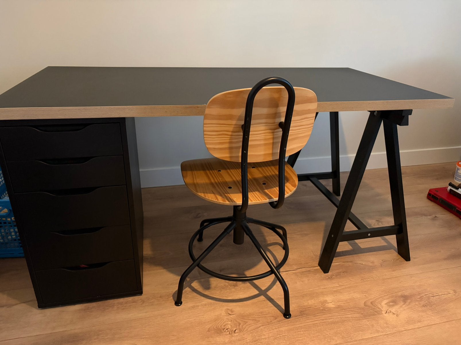Ikea bureau met stoel, Huis en Inrichting, Zwart, Gebruikt, 150 cm, Ophalen of Verzenden