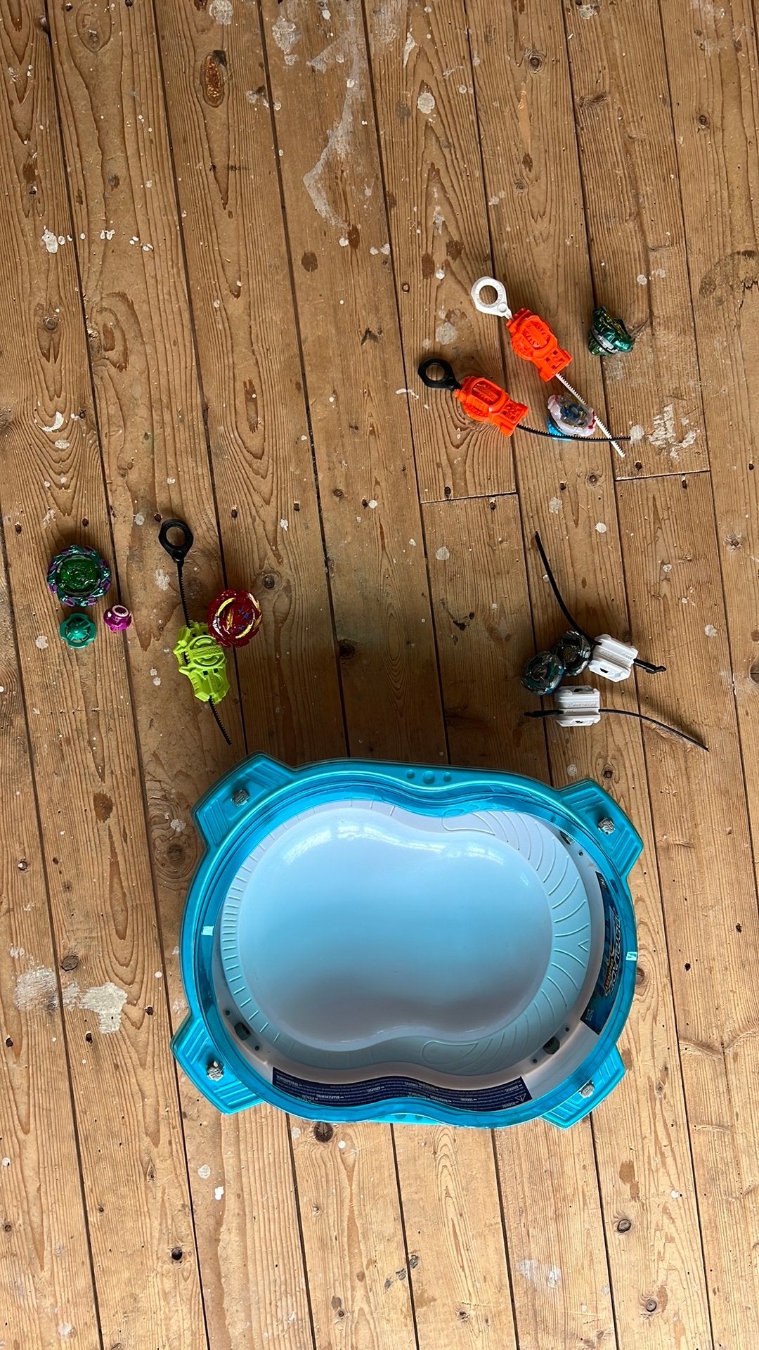 Beyblade burst arena met beyblades, Ophalen, Gebruikt