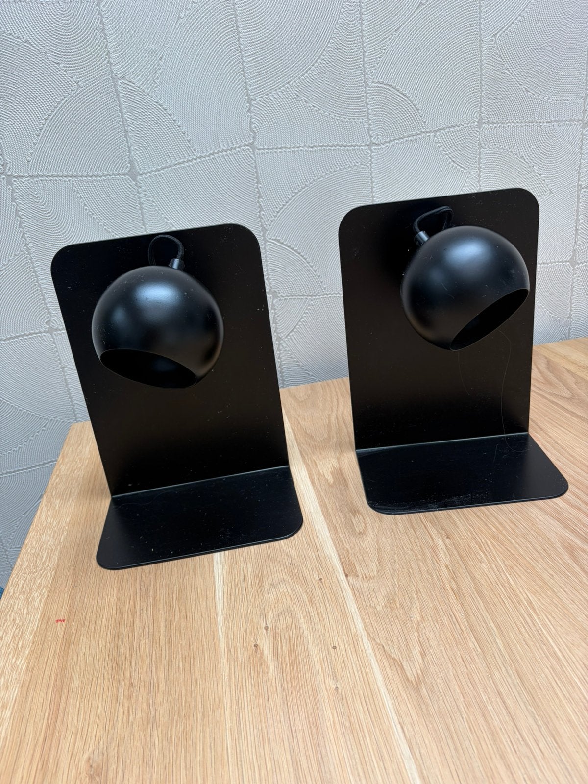 Set van 2 Frandsen Ball magneet / boekensteun lampen – Zwart, Ophalen, Gebruikt, Bedlamp, Zwart