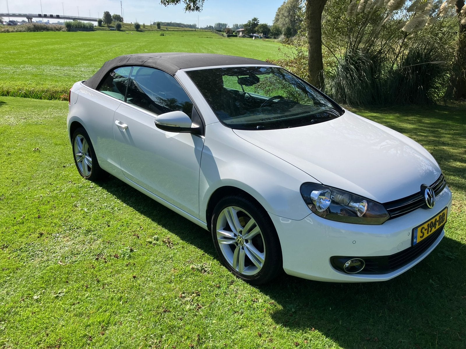 VW Golf 1.2 TSI Cabrio 105PK Bluemotion Technology 2011 Wit, Voorwielaandrijving, 1321 kg, Zwart, 4 cilinders