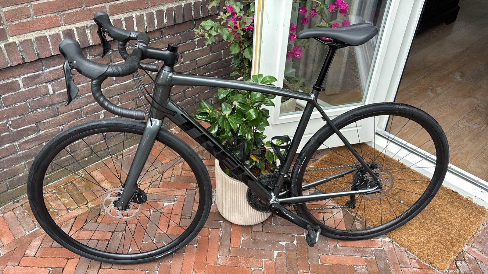 Trek Domane AL 5 Disc - modeljaar 2022, Fietsen en Brommers, Fietsen | Racefietsen, 28 inch, Heren, Aluminium, Zo goed als nieuw