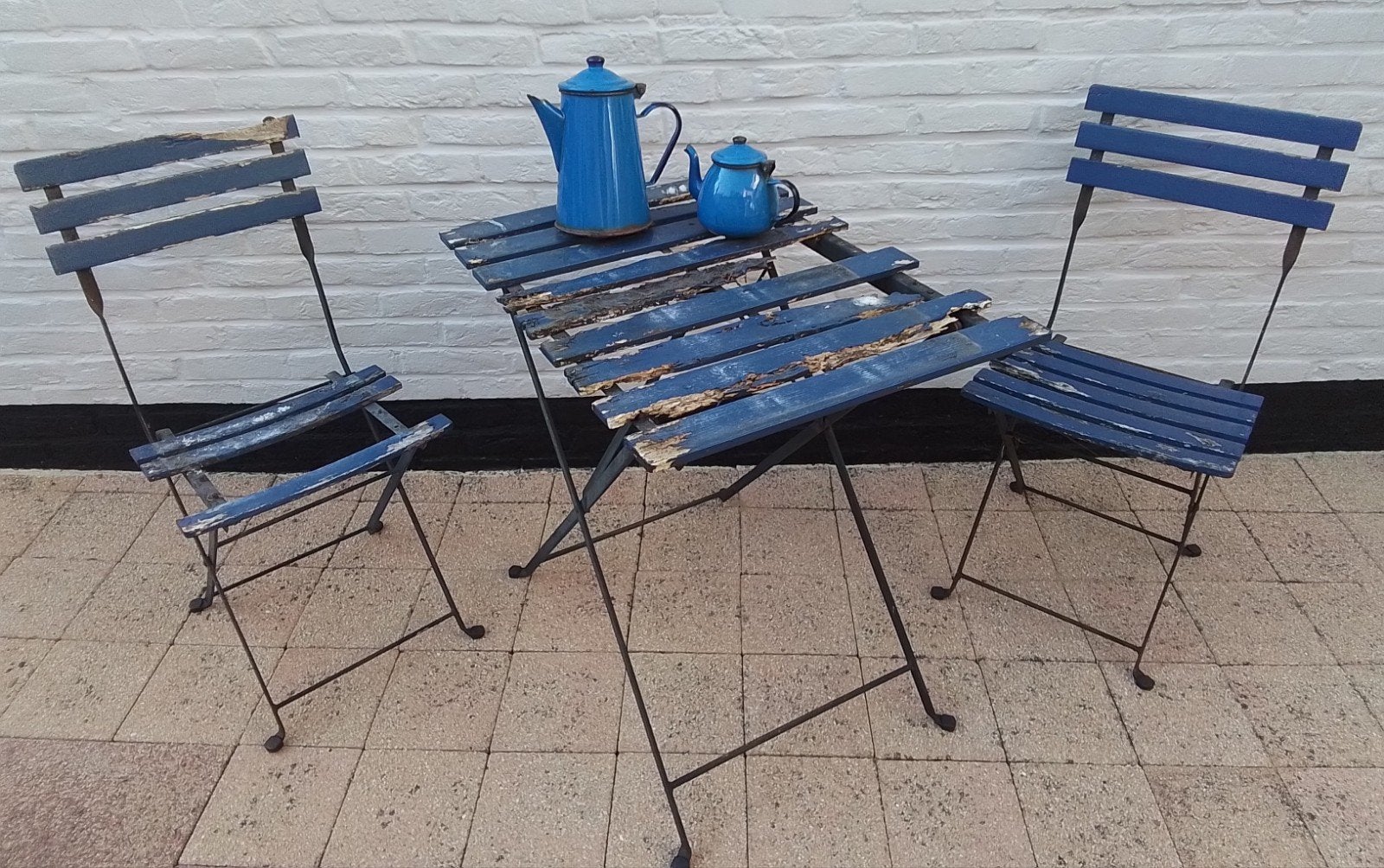 opknapper, bistro set, 2 stoel, 1tafel, onderstel geheel oké, Tuin en Terras, Overige materialen, Gebruikt, Tuinset, Ophalen