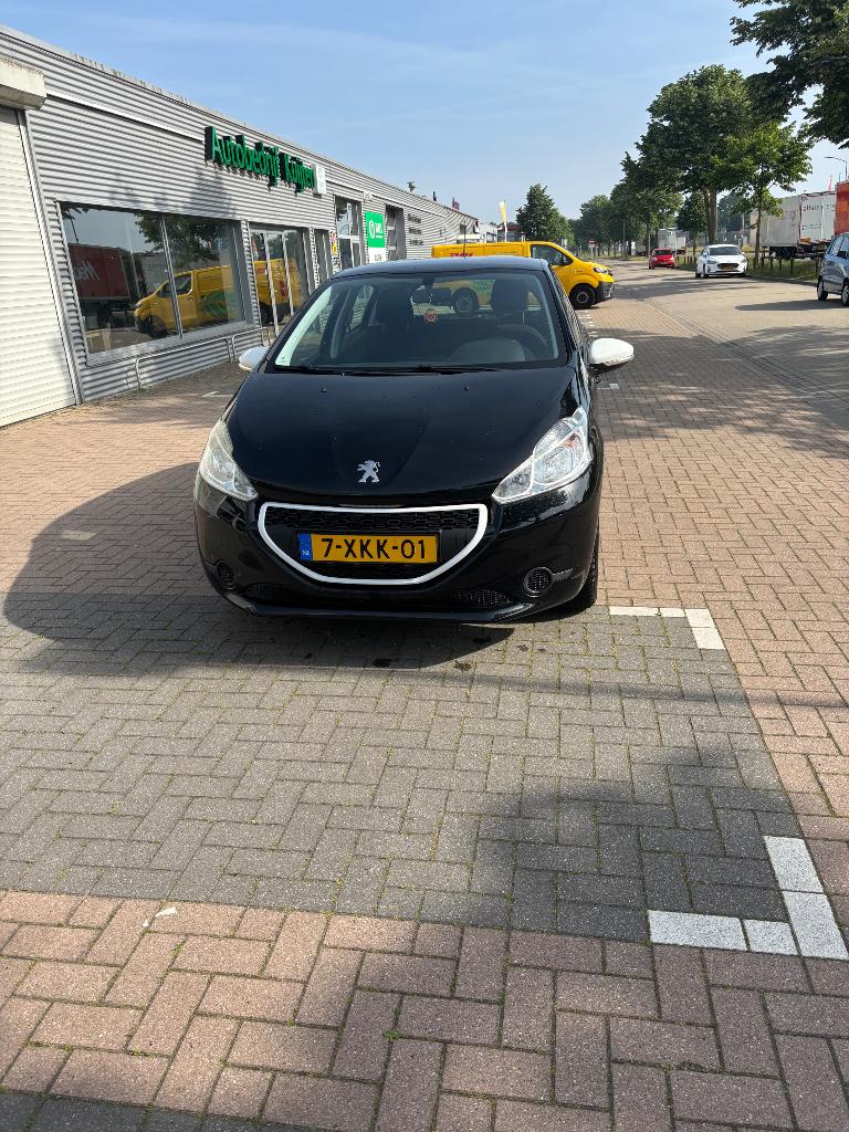 Peugeot 208 1.0 VTI 50KW/68PK 5-D 2014 Zwart, Auto's, Peugeot, Voorwielaandrijving, Origineel Nederlands, 24 km/l, Particulier