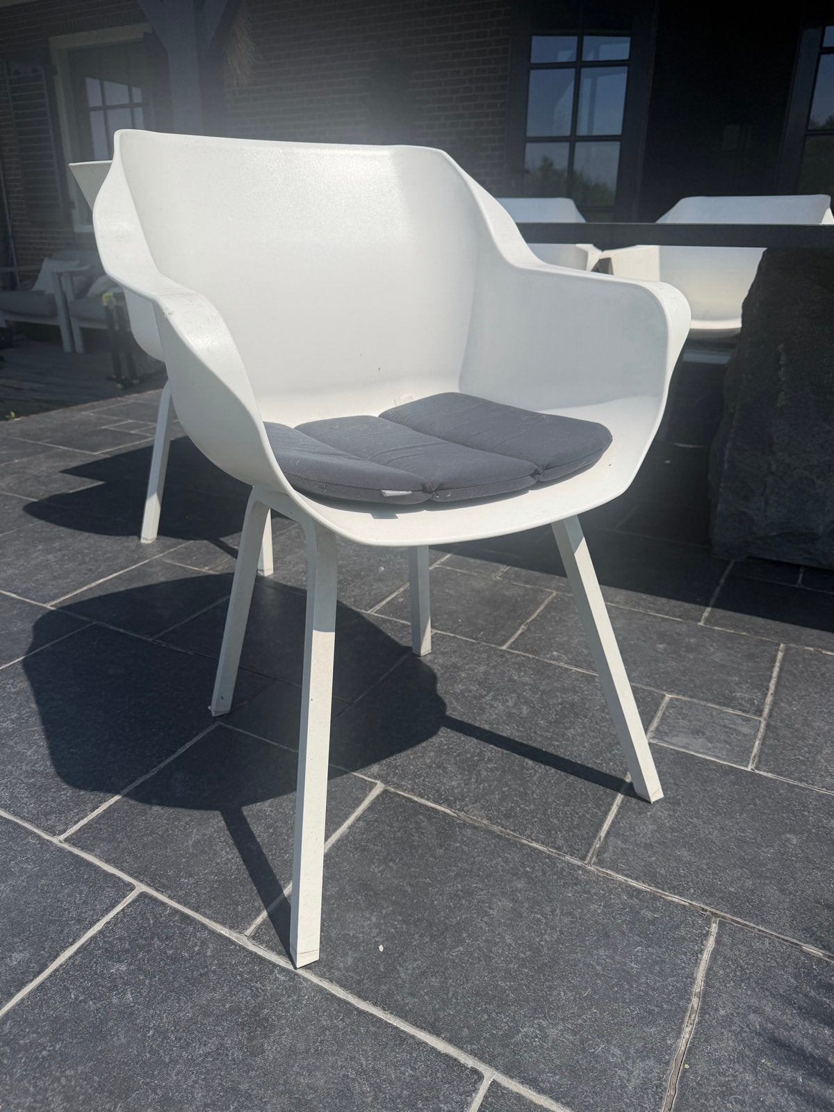 8 Hartman witte tuinstoelen met kussens, Ophalen, Gebruikt, Kunststof