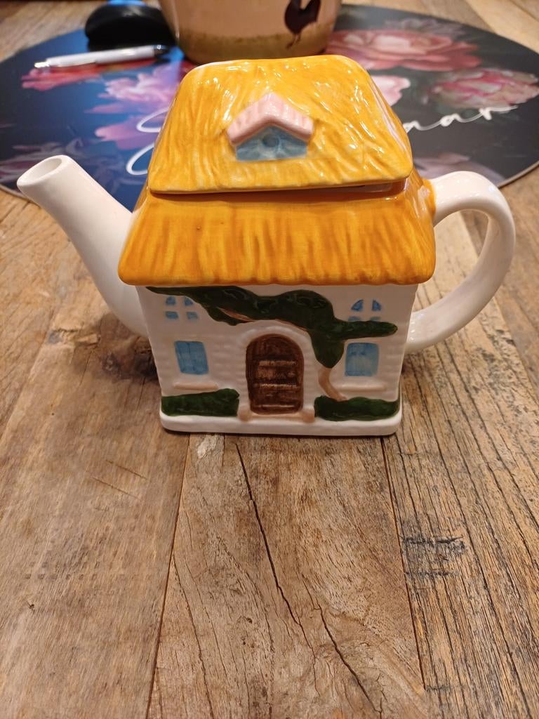 Theepot huisje, Ophalen of Verzenden, Zo goed als nieuw, Overige stijlen, Overige typen