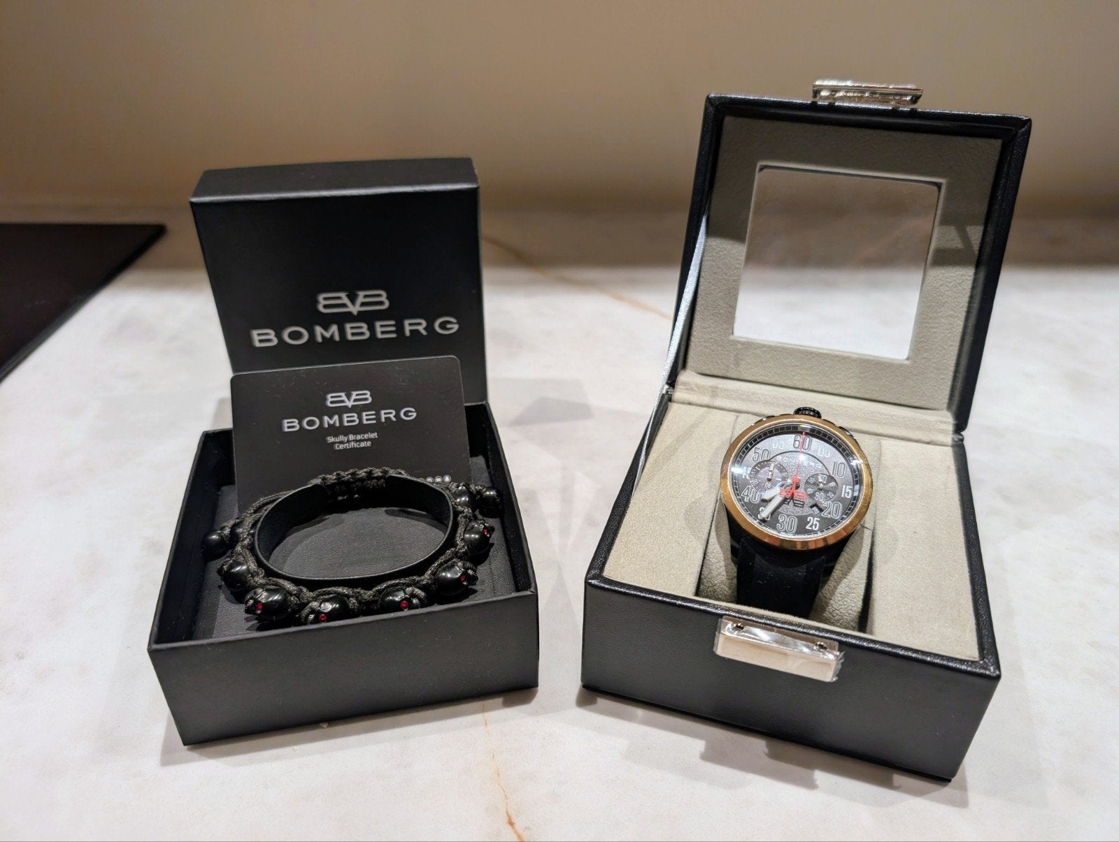 Bomberg 1968 Bullhead met Skull Bracelet met Swarovski, Sieraden, Tassen en Uiterlijk, Staal, Polshorloge, Kunststof, Zo goed als nieuw
