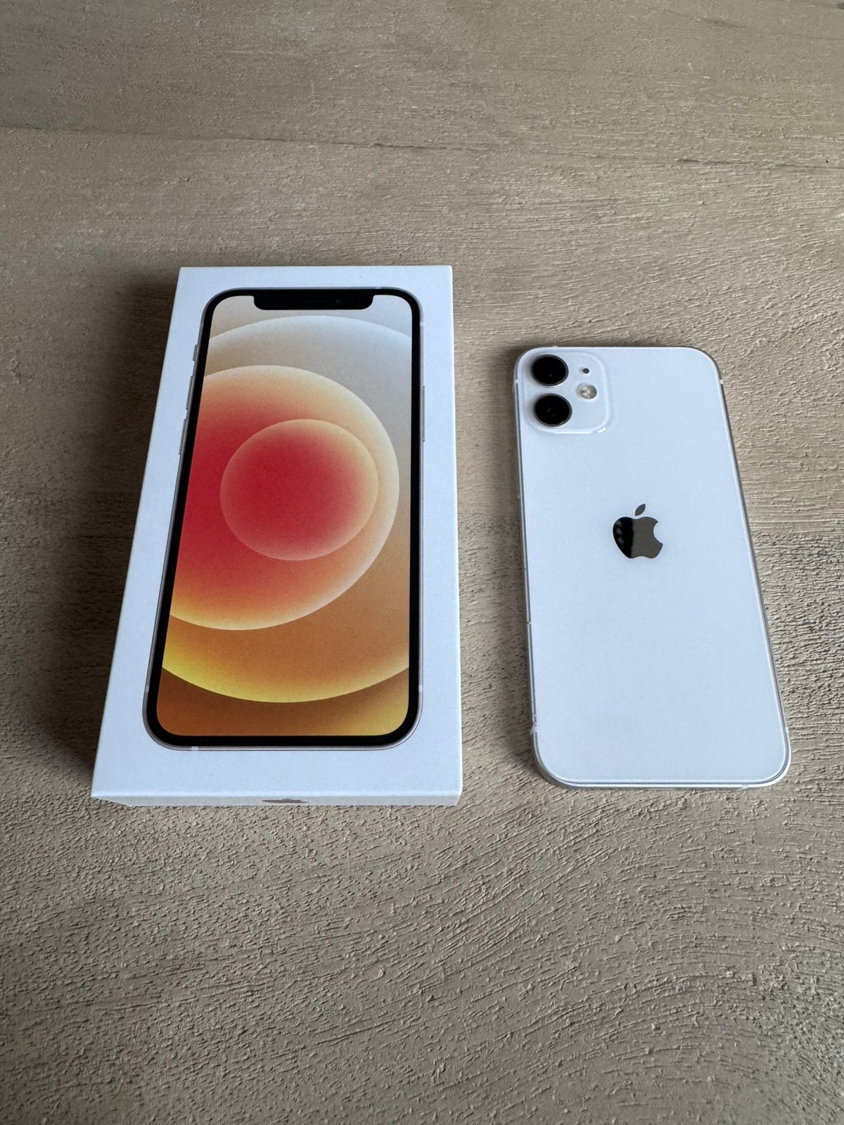 iPhone 12 Mini wit 64GB + hoesje + glasplaatjes, Telecommunicatie, Gebruikt, IPhone 12 Mini, Ophalen of Verzenden, 64 GB