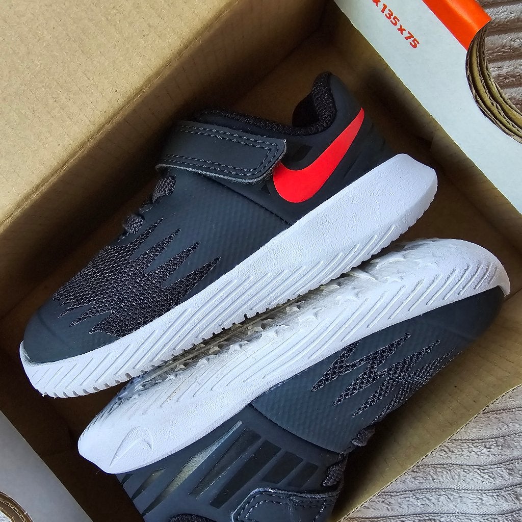 Nike schoenen maat 22, Ophalen, Zo goed als nieuw, Jongetje of Meisje, Schoentjes