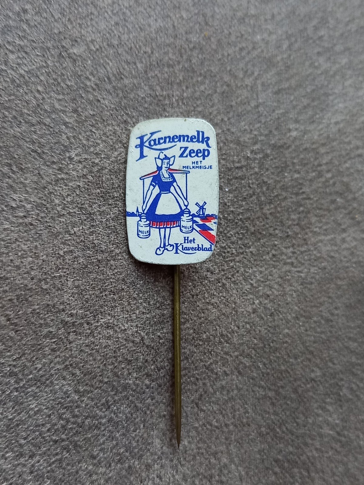 Speldje Karnemelk zeep  - Het melkmeisje  - Het klaverblad, Ophalen of Verzenden, Gebruikt
