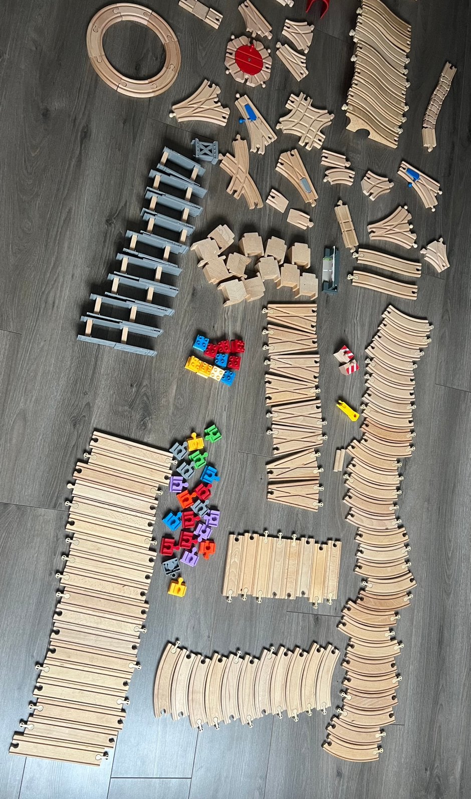Te koop: houten trein met veel onderdelen en voertuigen, Ophalen, Gebruikt, Overige typen