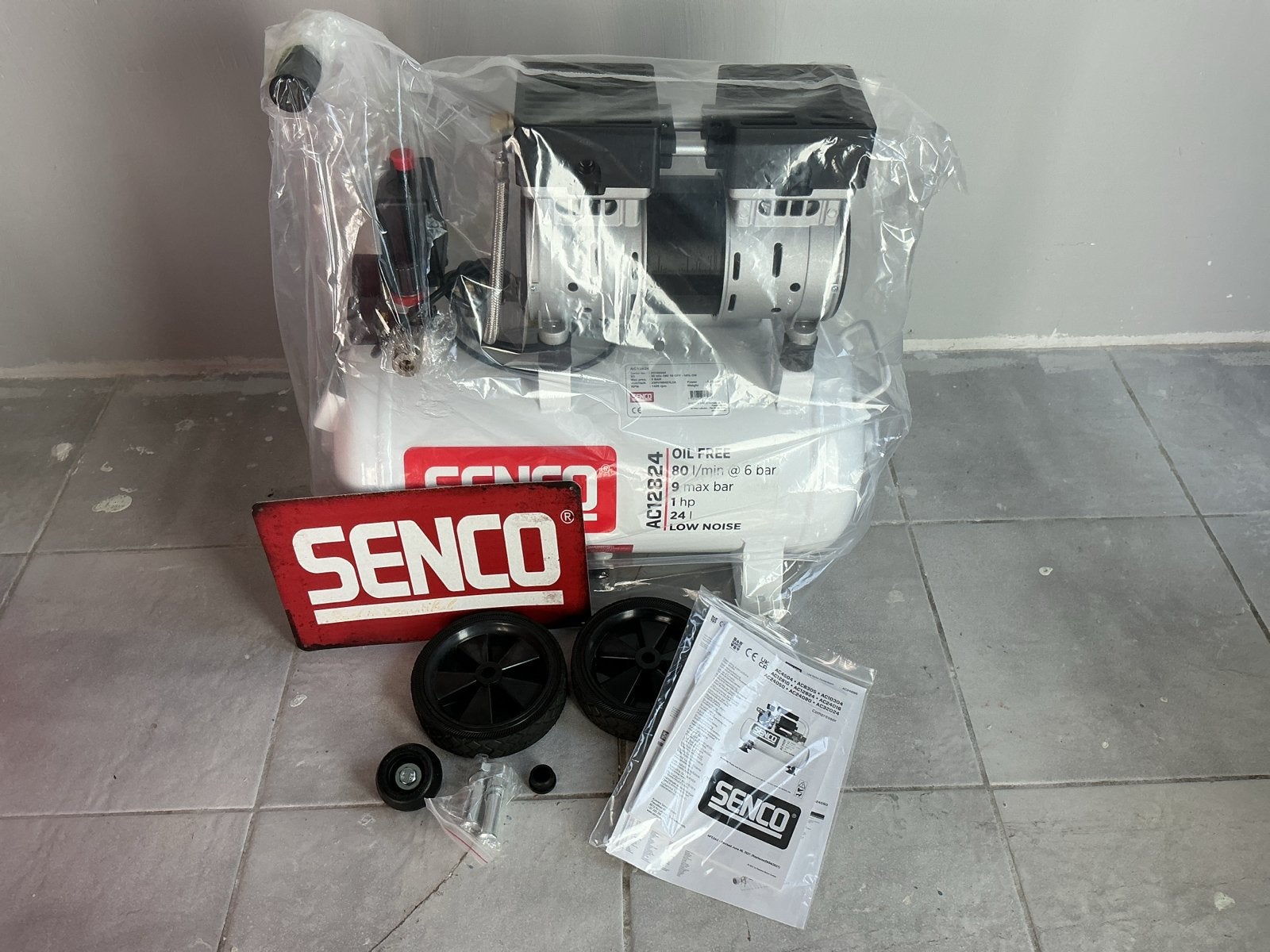 Nieuwe Senco AC12824 Olievrije Compressor 24L - Laag Geluid, Doe-het-zelf en Verbouw, Compressors, Ophalen, 6 tot 10 bar, Nieuw