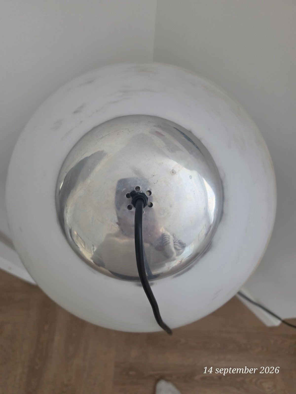 Foto 3 van “Vintage vloerlamp in Space Age (1970s), opaline glazen bol
