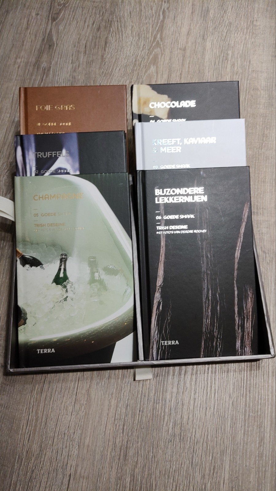 Goede Smaak: Bijzondere Lekkernijen Receptenboekenset, Ophalen of Verzenden, Nieuw, Trish Deseine, Taart, Gebak en Desserts
