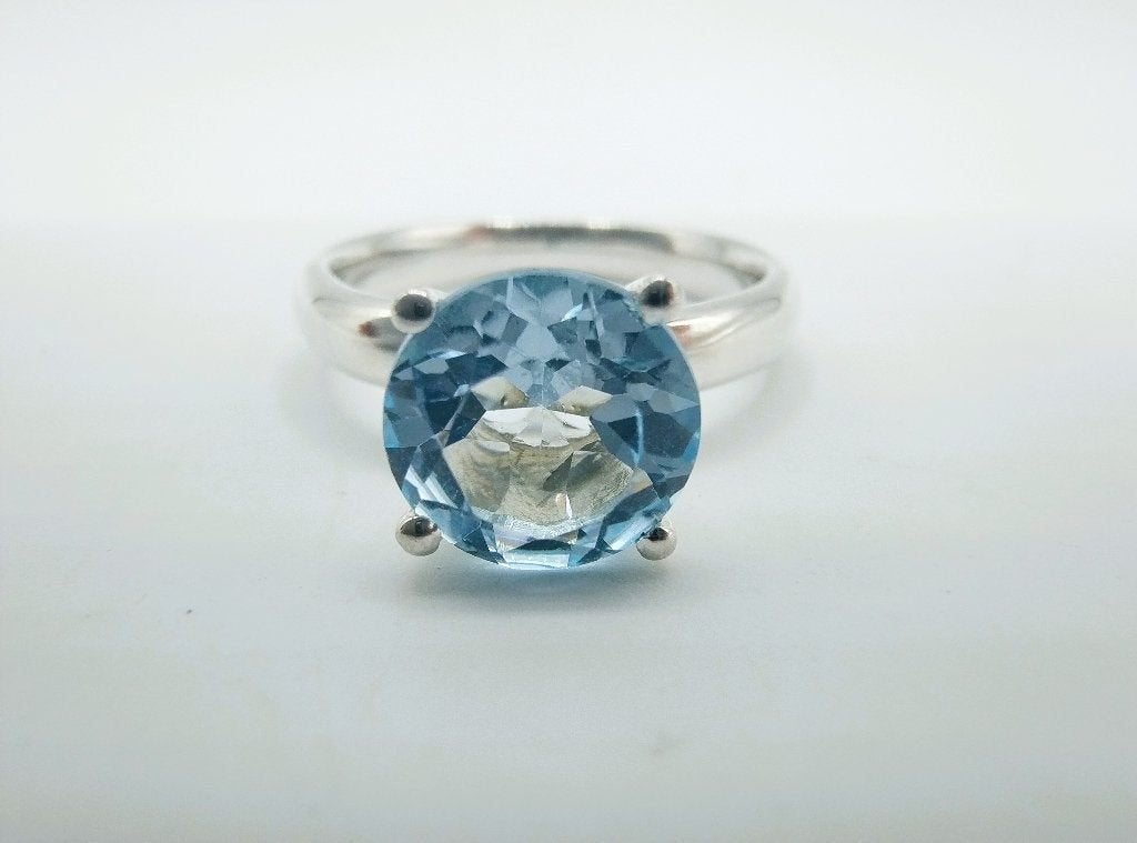 Zilveren ring met helderblauwe steen, 17 mm, nieuw