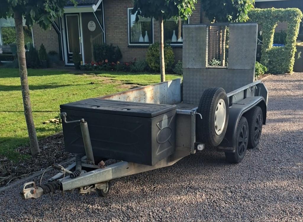Ifor Williams trailer machine aanhanger bladvering, Ophalen
