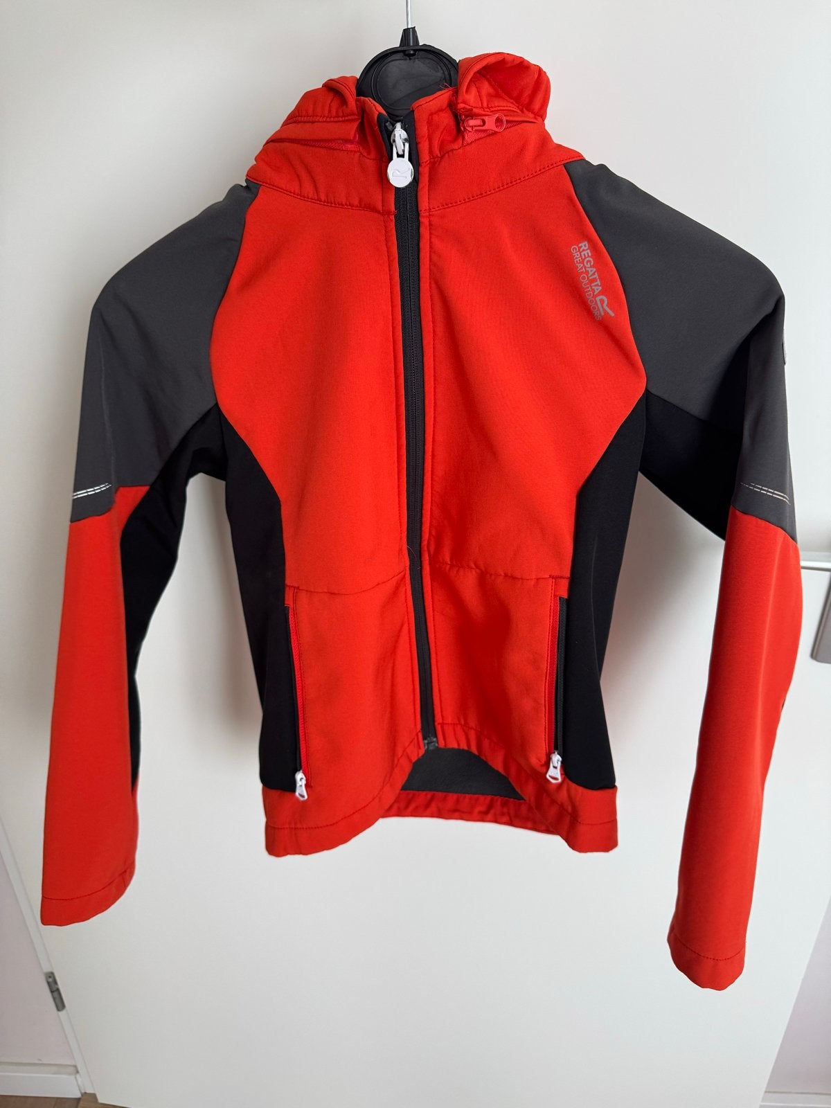 Regatta Softshell Jas Oranje/Zwart Maat 140, Kinderen en Baby's, Kinderkleding | Maat 140, Ophalen of Verzenden, Zo goed als nieuw
