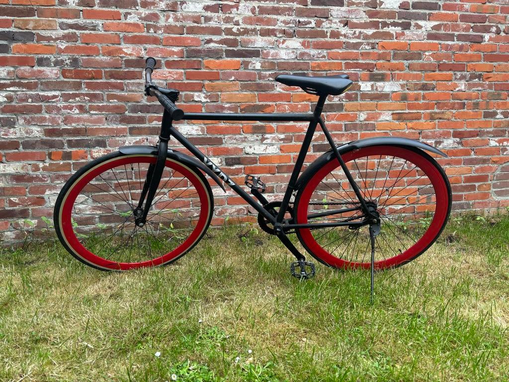 VYDZ Fiets 26 inch - Stijlvolle Zwarte Fiets met Rode Velgen, Overige merken, Gebruikt, Velgrem, Minder dan 49 cm