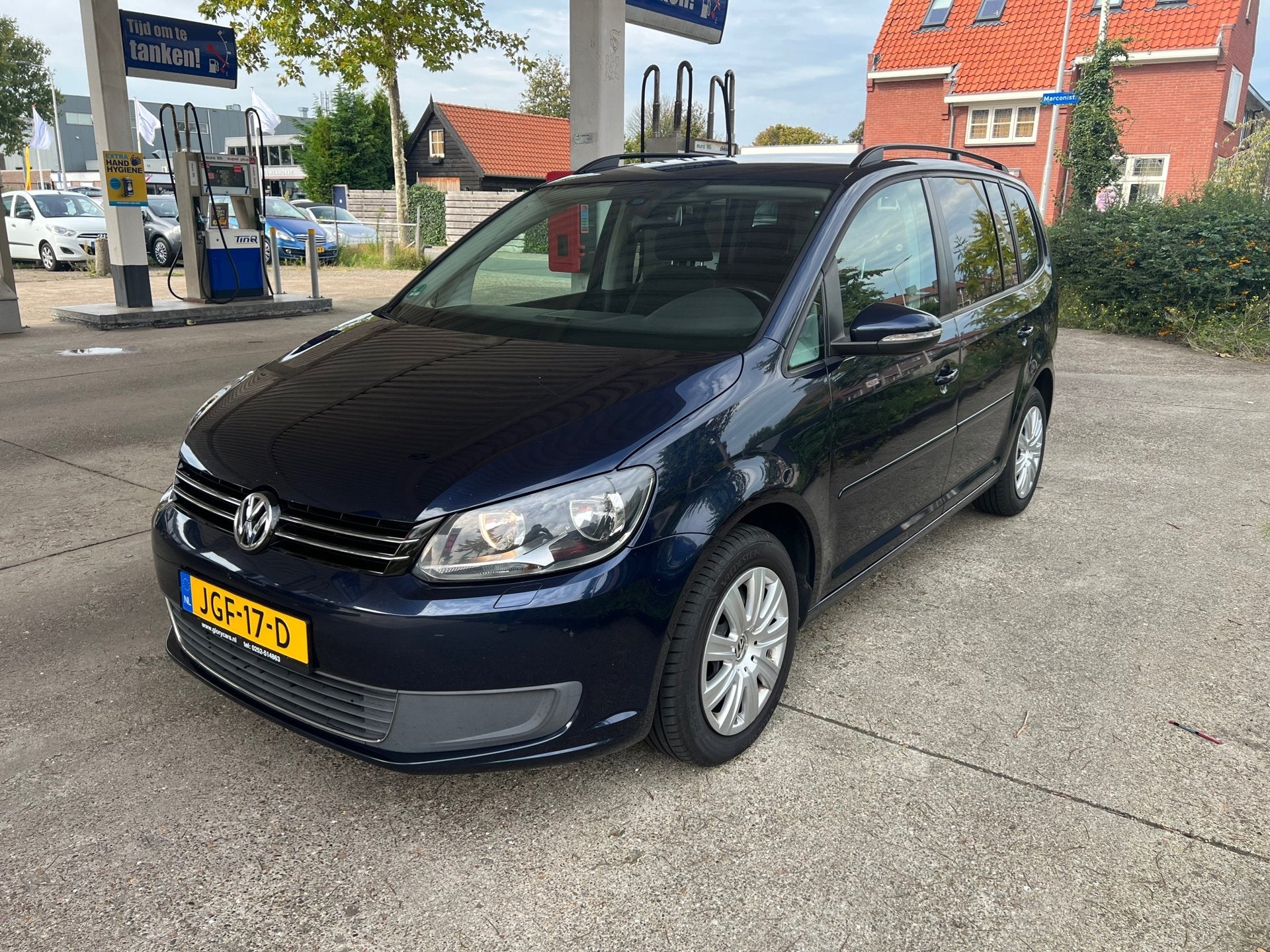 Volkswagen TOURAN 1.4 TSI CRUISE-PDC-140 PK-NIEUWE APK, Auto's, Voorwielaandrijving, Euro 5, Zwart, 4 cilinders