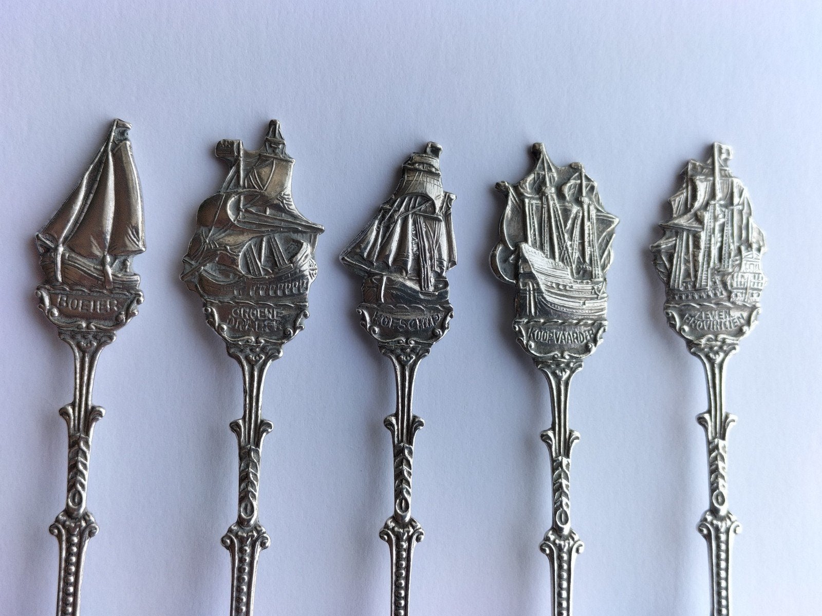 Lepeltje schip Douwe Egberts D.E.  8 stuks verzilverd, Ophalen of Verzenden