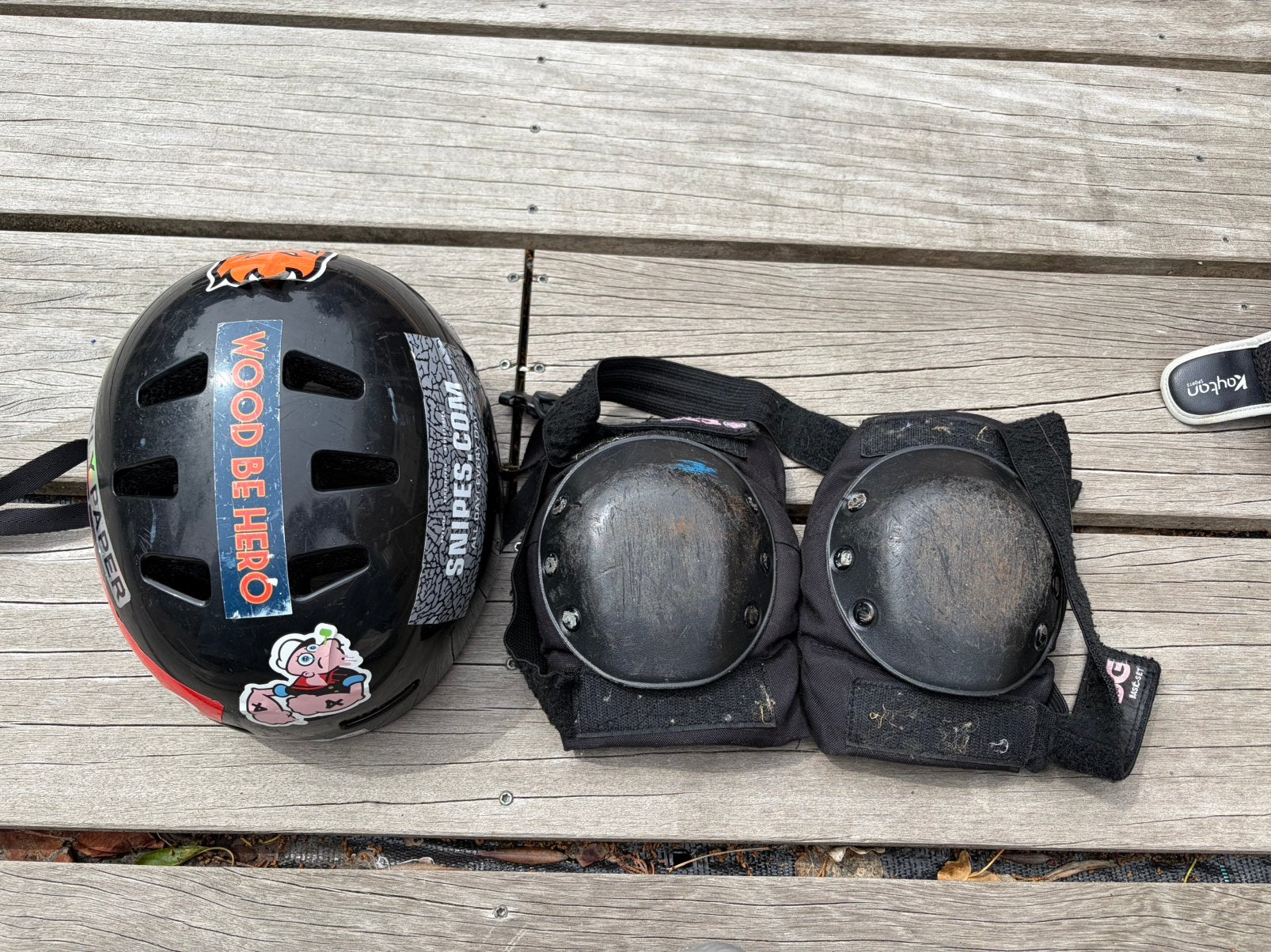 Tsg helm en knie beschermers, Ophalen of Verzenden, Gebruikt, Bescherming