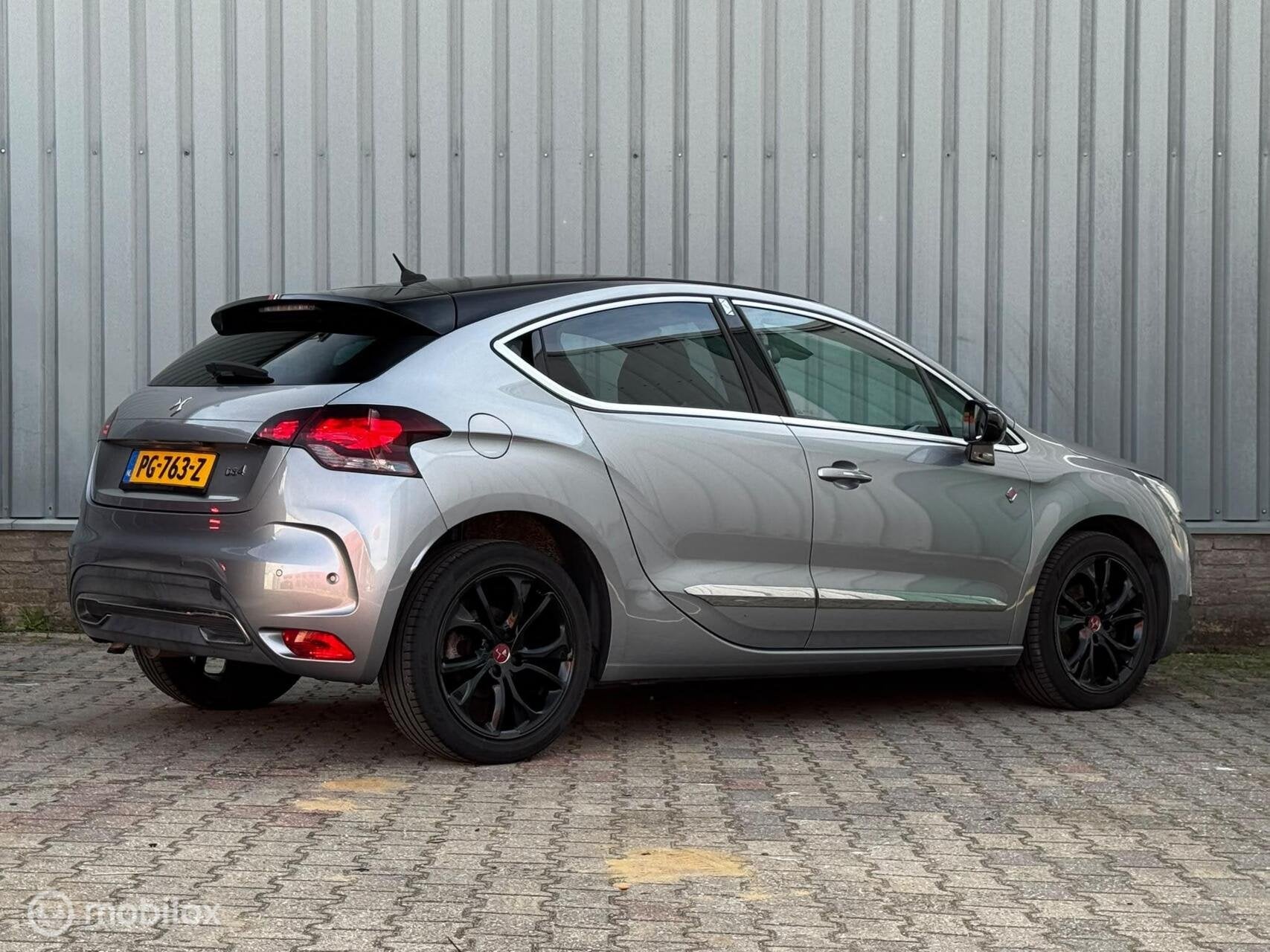 DS 4 1.2 Performance Line | Alcantara | Massage | DENON, Auto's, 1199 cc, Bedrijf, Handgeschakeld, Zilver of Grijs