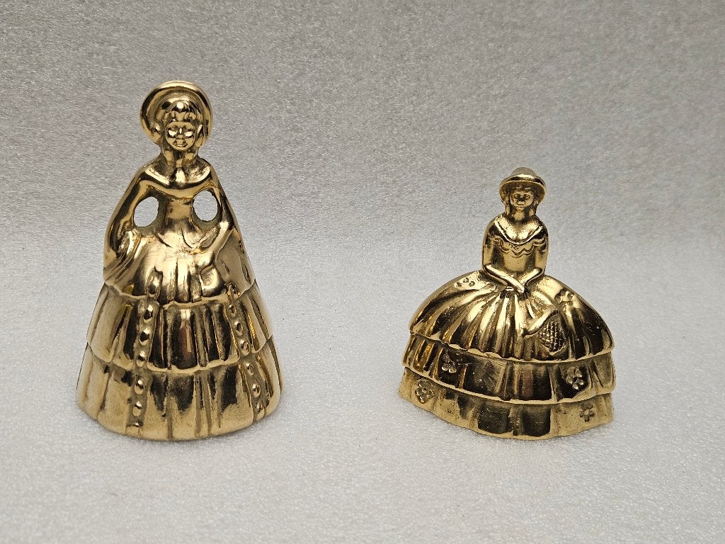 Tafelbellen , in vorm van Dames met gelaagde jurken., Ophalen of Verzenden, Koper