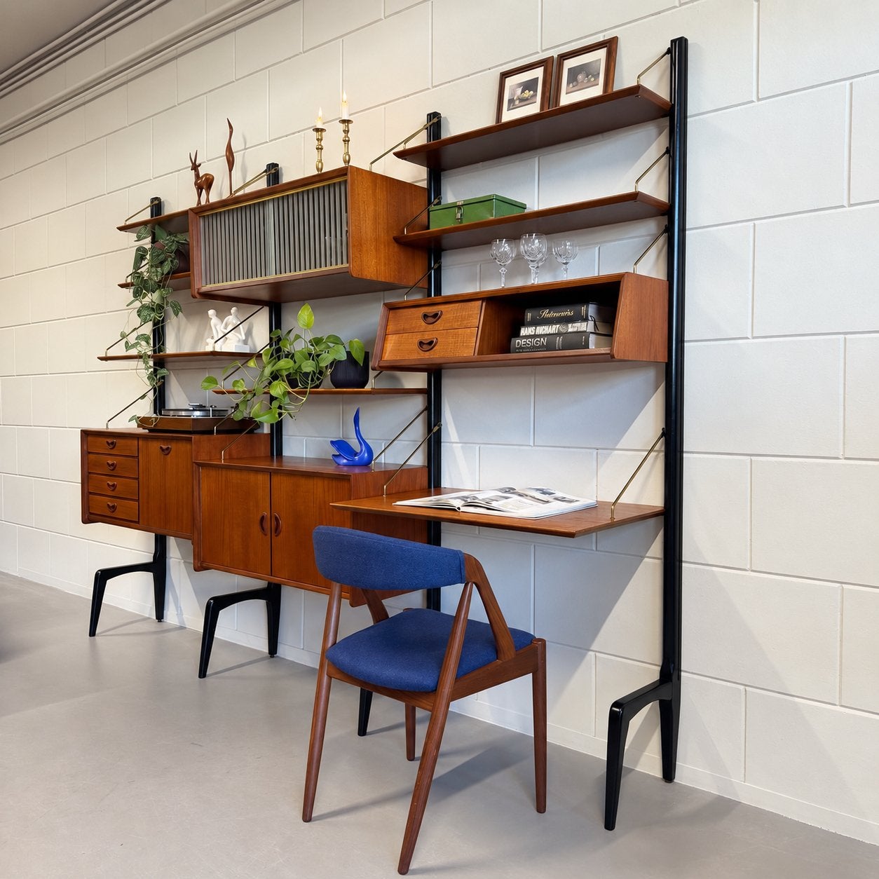 Vintage wandmeubel •Louis van Teeffelen•