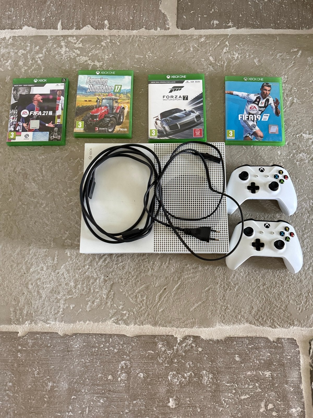 Xbox One S met 2 controllers en 4 games, Met 2 controllers, Xbox One S, Ophalen of Verzenden, 500 GB