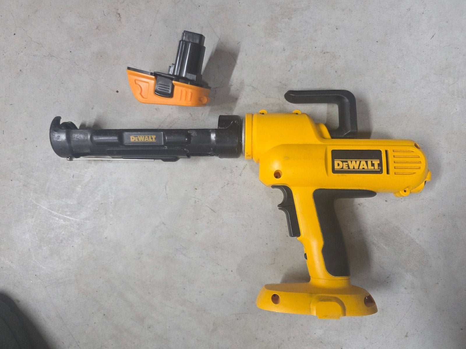 Dewalt Accu Kitspuit 18V met Adapter (DC547 & DCA1820), Ophalen of Verzenden, Gebruikt