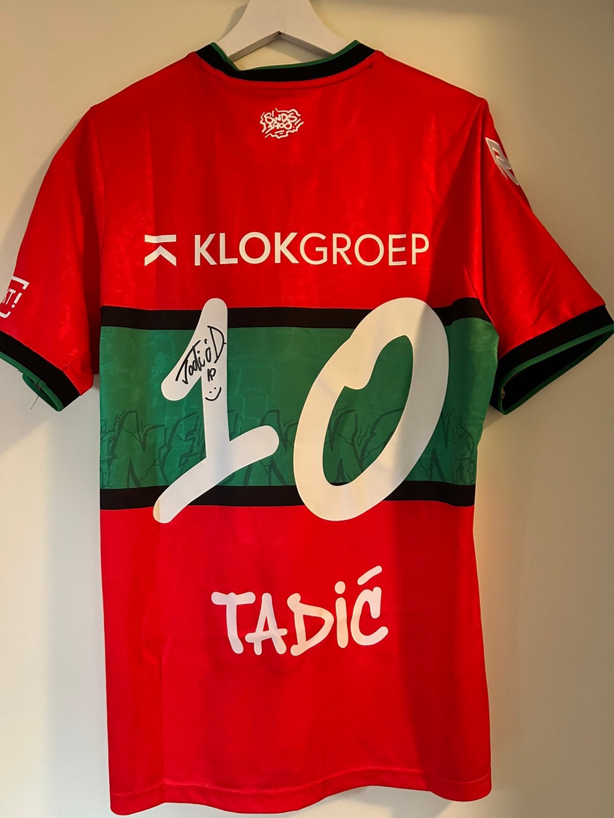 Gesigneerd shirt Dusan Tadic - NEC, Ophalen of Verzenden, Nieuw, Overige binnenlandse clubs, Shirt
