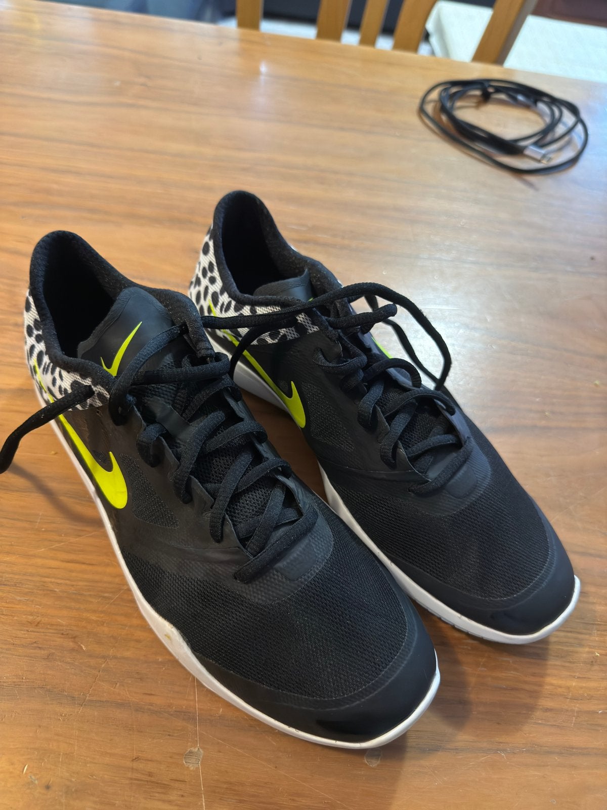 Nike sportschoenen zwart met neon geel en luipaardprint, Kleding | Dames, Schoenen, Ophalen of Verzenden, Zo goed als nieuw, Zwart