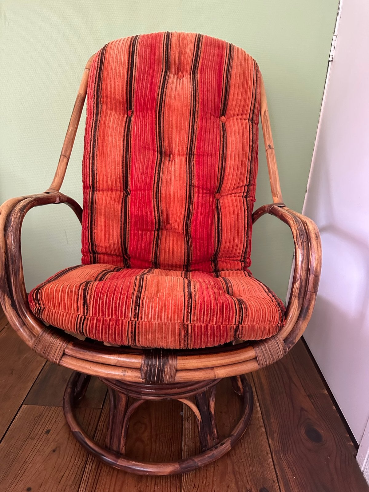 Vintage rotan draaifauteuil jaren 70 - manou, Huis en Inrichting, Stoelen, Ophalen, Gebruikt, Overige kleuren, Riet of Rotan