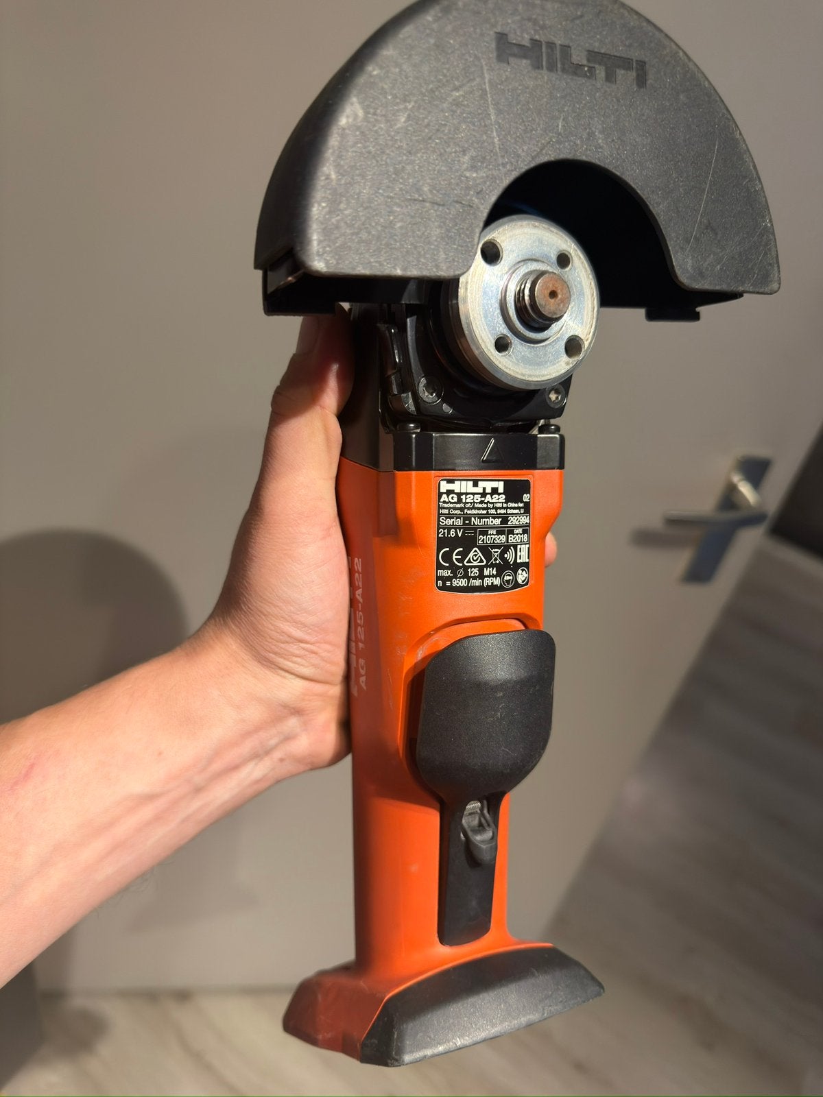 Hilti Accu slijotool -AG 125-A22 met Accu en kofer, Ophalen of Verzenden, Zo goed als nieuw, Snijgereedschap, Hilti
