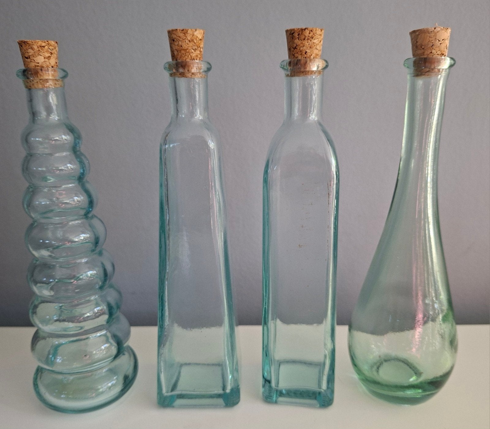 Set van 4 decoratieve glazen vaasjes met kurk, Transparant, Ophalen of Verzenden, 18 cm, Glas