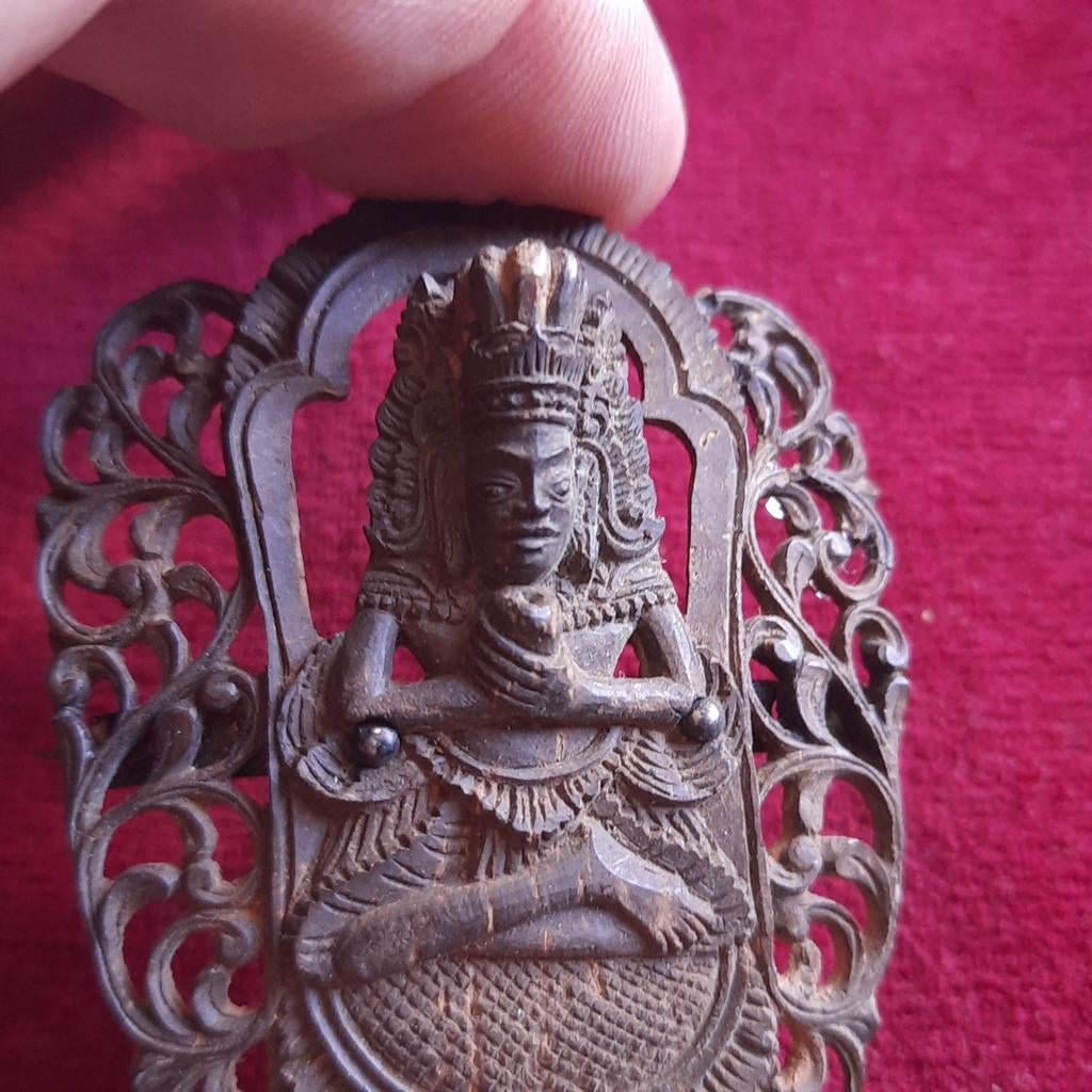 Indonesië Bali: Boeddhistische Broche van Kokosnoot, Verzenden, Zilver, Overige materialen