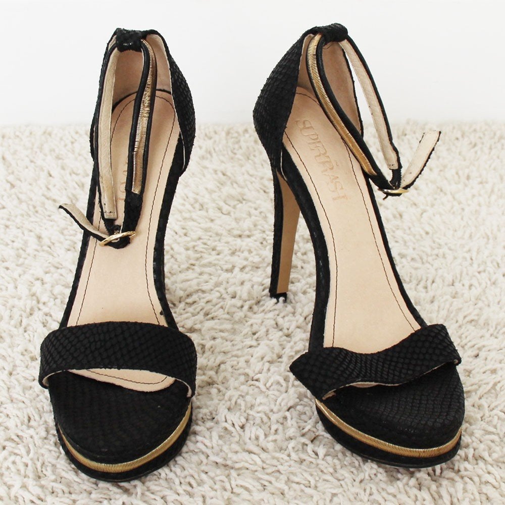 Prachtige Leren Supertrash Sandalen s25 (Maat 38) € 40,-, Kleding | Dames, Supertrash, Zwart, Zo goed als nieuw, Sandalen of Muiltjes