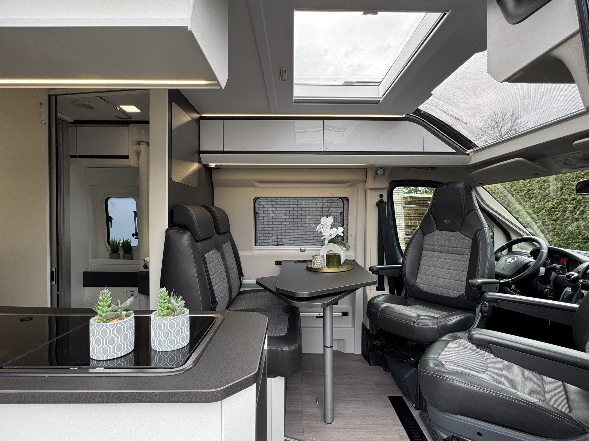 Adria Twin Supreme 640 SLB 160 pk AUTOMAAT 9-Traps Euro6 Fia, Caravans en Kamperen, Campers, Automaat, Buscamper of Camperbus