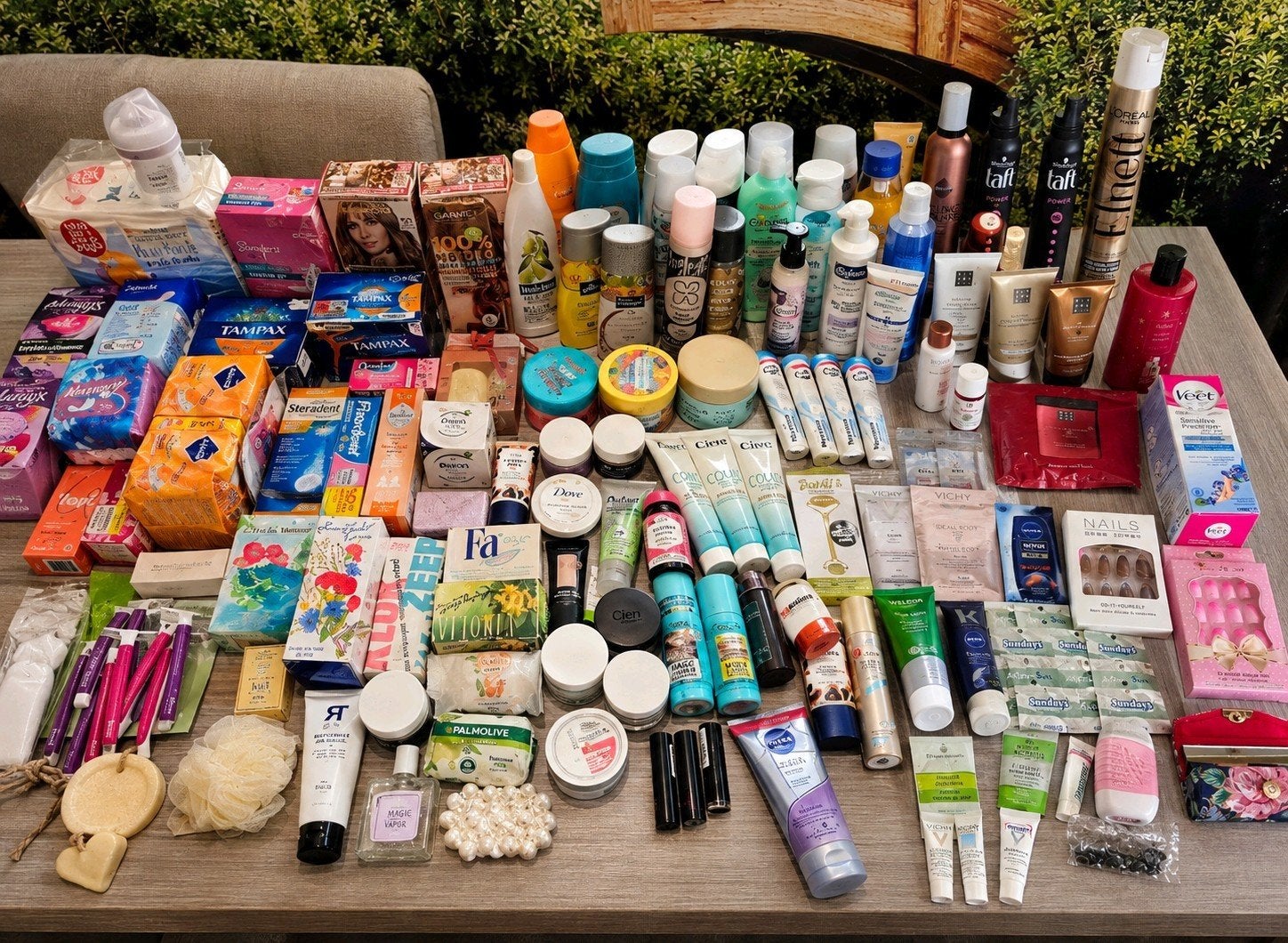 Grote partij verzorgingsproducten cosmetica Nieuw rommelmark, Ophalen, Nieuw