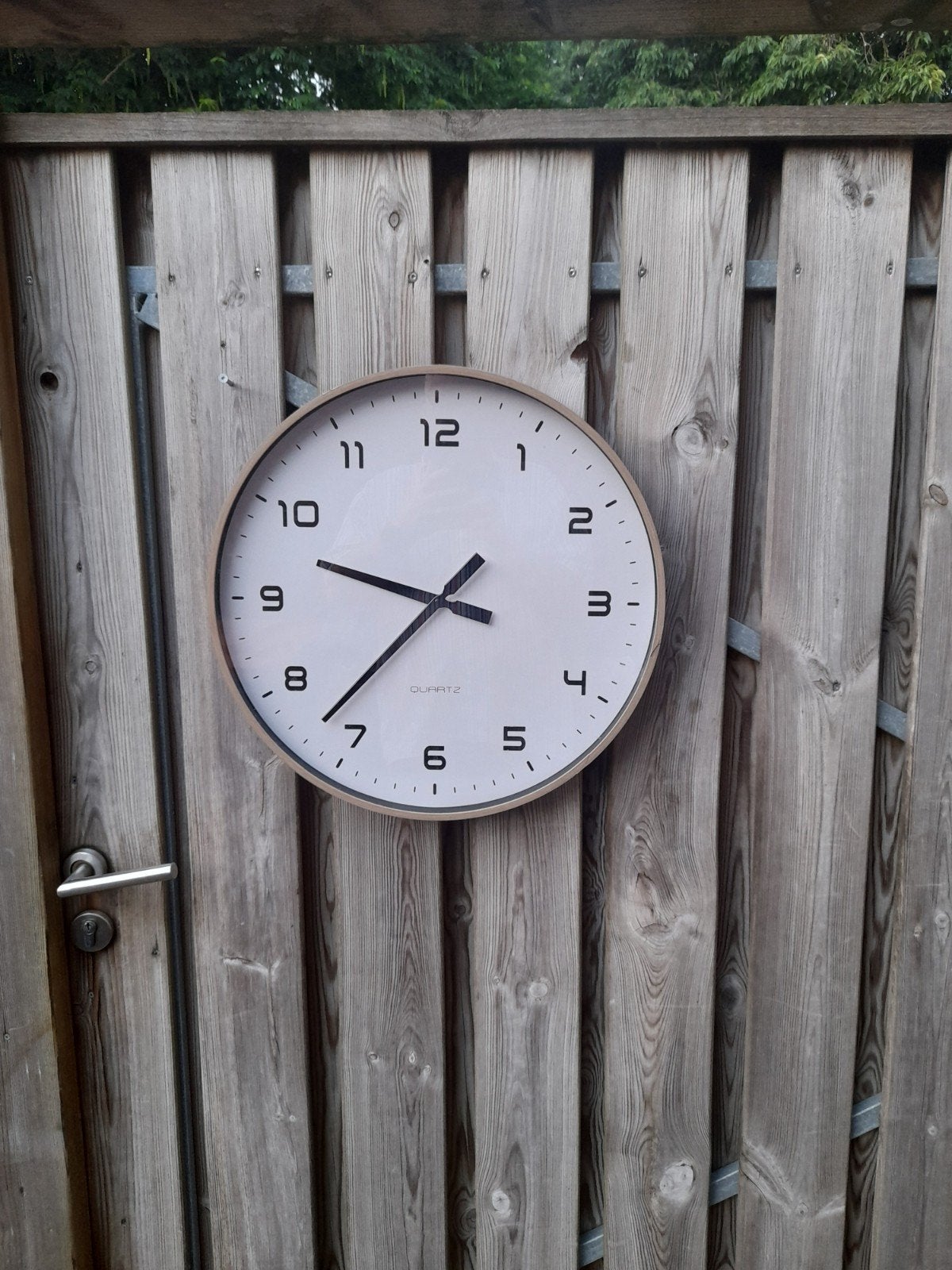 Moderne Wandklok - Wit met Houten Rand, Ophalen, Wit, Stil uurwerk, Analoog