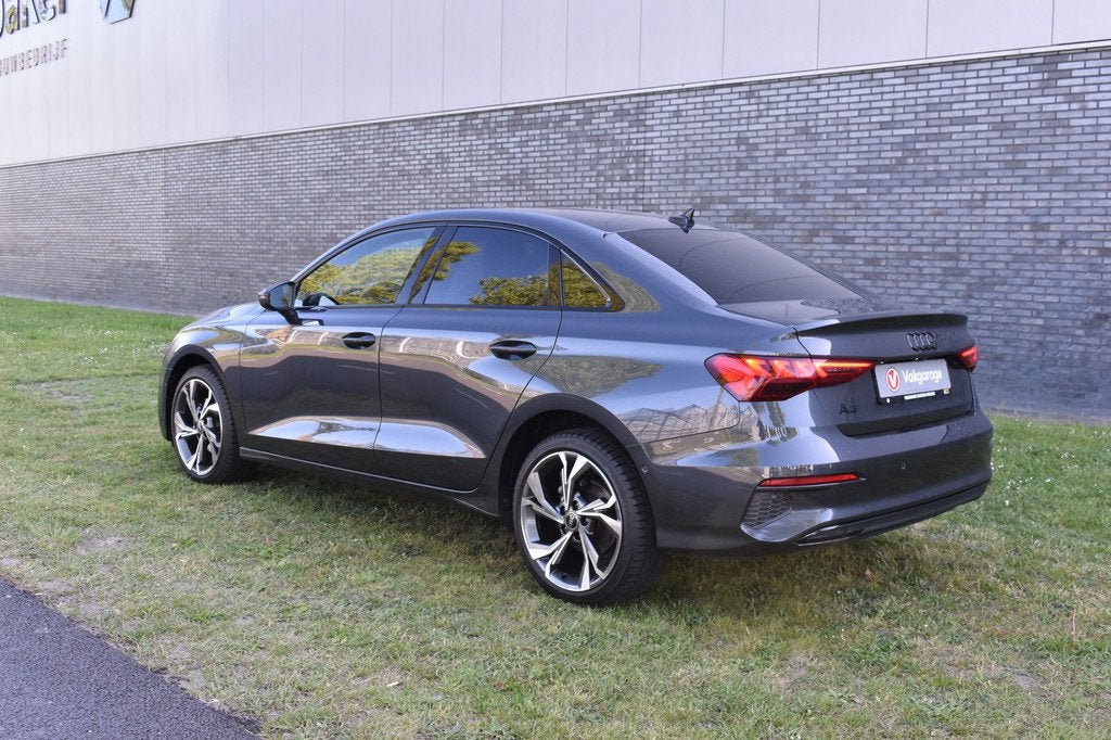 Audi A3 Limousine 30 TFSI edition one Apple Carplay Automaat, Auto's, Audi, 12 maanden, Gebruikt, Leder en Stof, Bedrijf