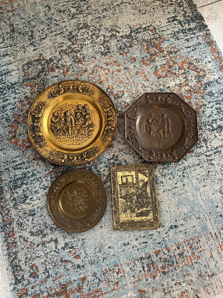 Set van 4  vintage messing wandborden, Antiek en Kunst, Ophalen of Verzenden