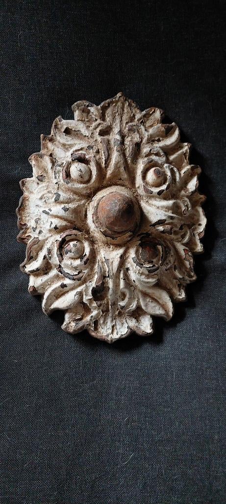2 oude muurankers of rozetten, Ophalen of Verzenden