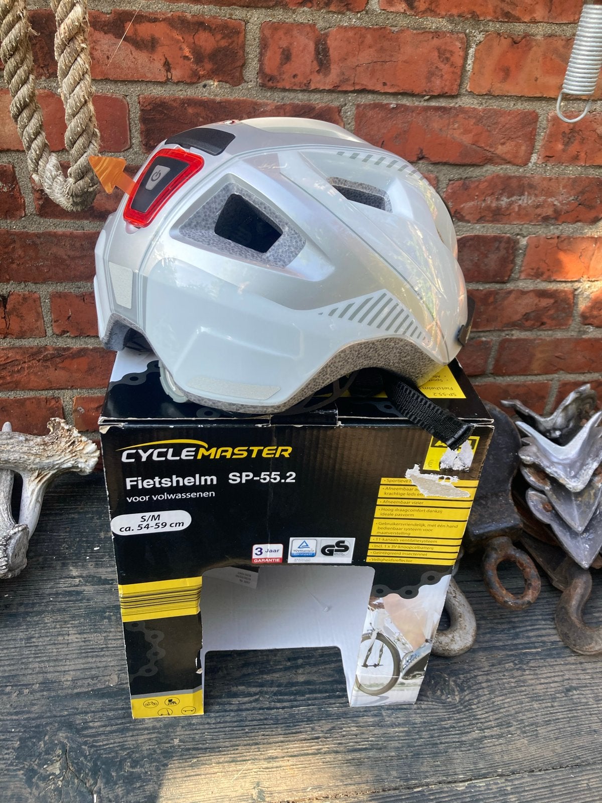 Twee nieuwe fietshelmen (Cyclemaster en ANWB) - maten 54-59c, Fietsen en Brommers, Fietsaccessoires | Fietshelmen, Ophalen of Verzenden