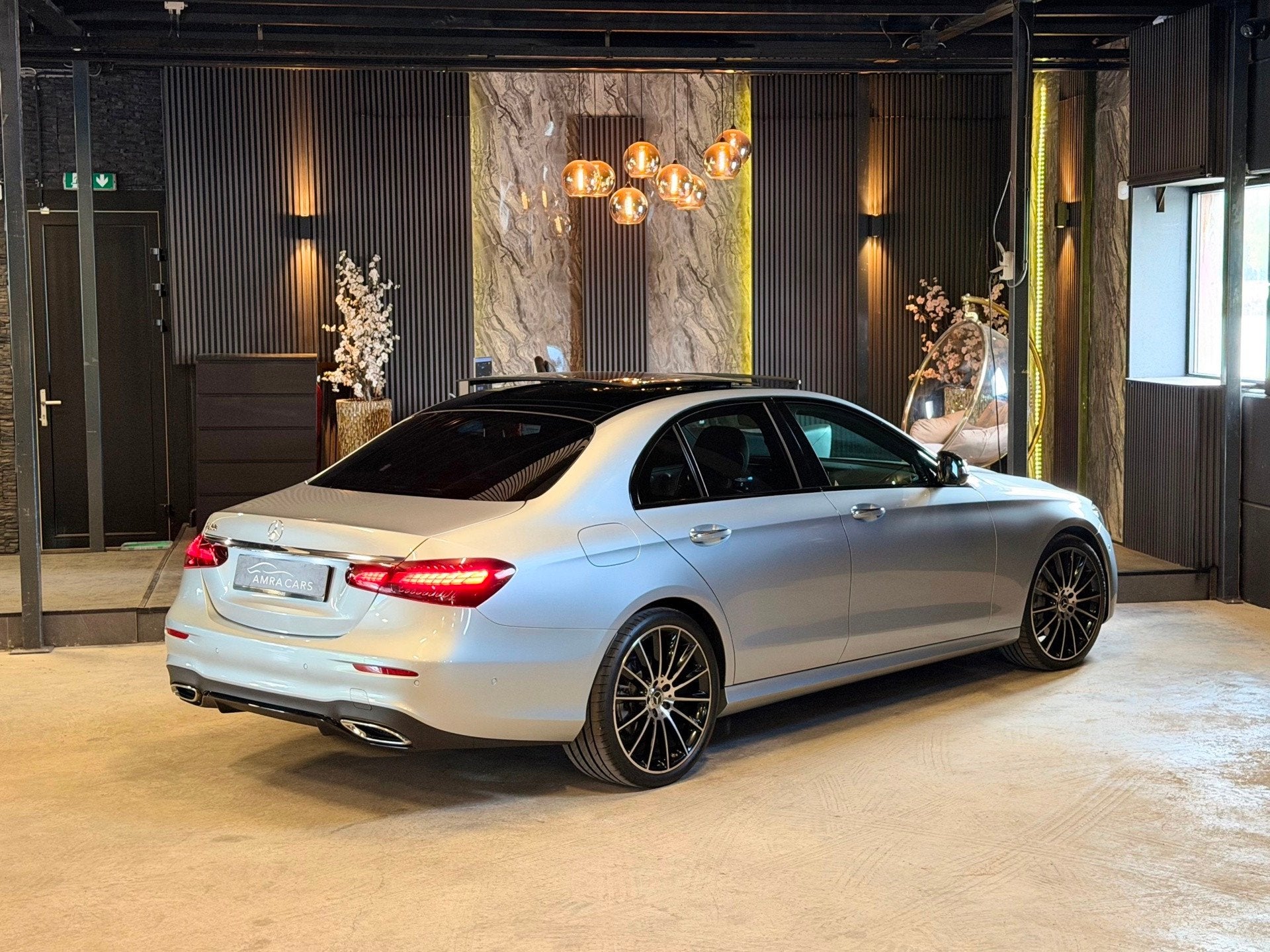 Mercedes-Benz E-klasse 200 AMG Line|Pano|Sfeer|Memory|Burmes, Auto's, Automaat, Achterwielaandrijving, Gebruikt, Euro 6