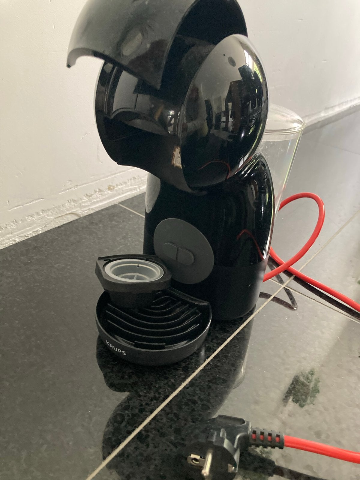 Nescafé Dolce Gusto Koffiezetapparaat - Zwart, Witgoed en Apparatuur, Ophalen, Koffiemachine, Zo goed als nieuw, 1 kopje