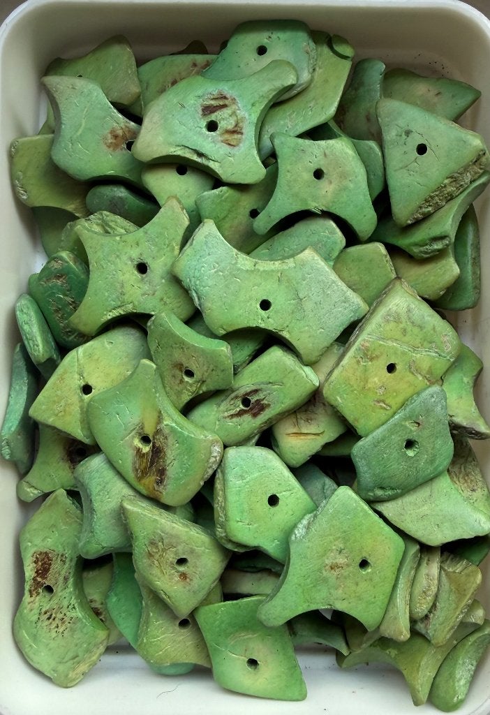80 stuks Indonesische Organisch Gevormde Houten Kralen Groen, Ophalen of Verzenden, Nieuw, Kraal