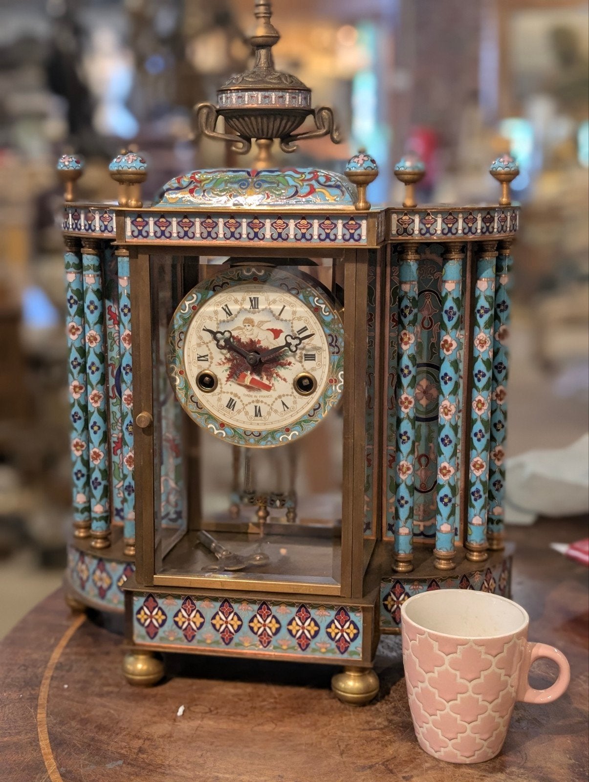 Grote cloisonne klok eind vorig eeuw. €350.  45 hoog 35 bree, Ophalen